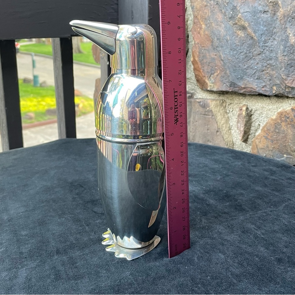 Retro Penguin Shaped Stainless Steel Cocktail Shaker - Picture 4 of 12